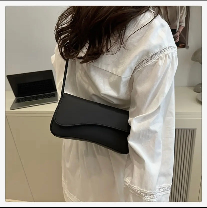 Minimalist Mini Shoulder Bag – Elegant Crossbody Style