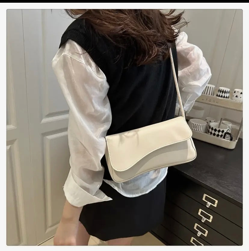 Minimalist Mini Shoulder Bag – Elegant Crossbody Style